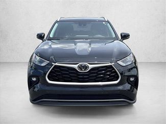 Used 2023 Toyota Highlander XLE FWD video 2