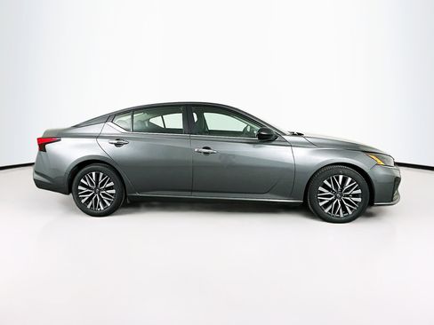Used 2025 Nissan Altima 2.5 SV image 10