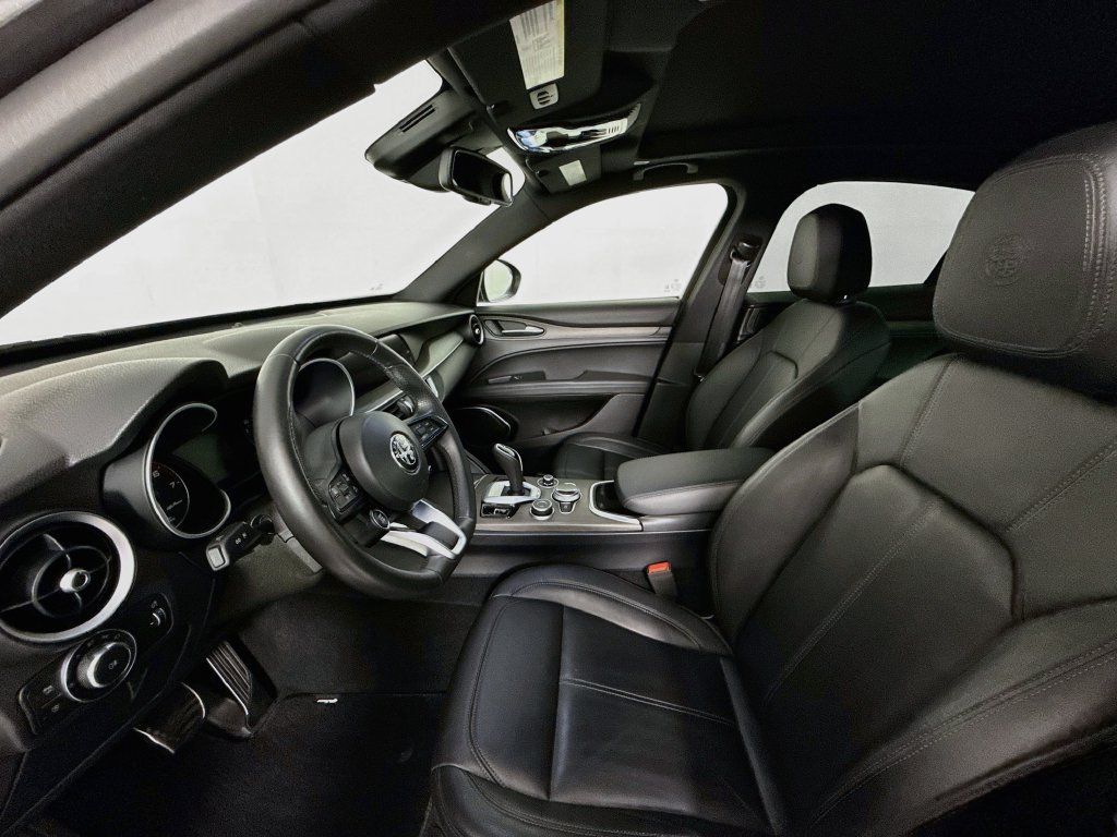 Used 2022 Alfa Romeo Stelvio Ti AWD/4WD image 5
