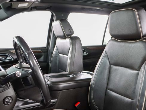 Used 2021 Chevrolet Suburban Premier w/ Premium Package image 28