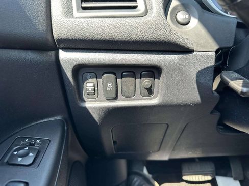 Used 2011 Mitsubishi Outlander Sport SE AWD/4WD image 27