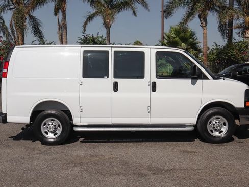 Used 2025 Chevrolet Express 2500 w/ Driver Convenience Package RWD image 11