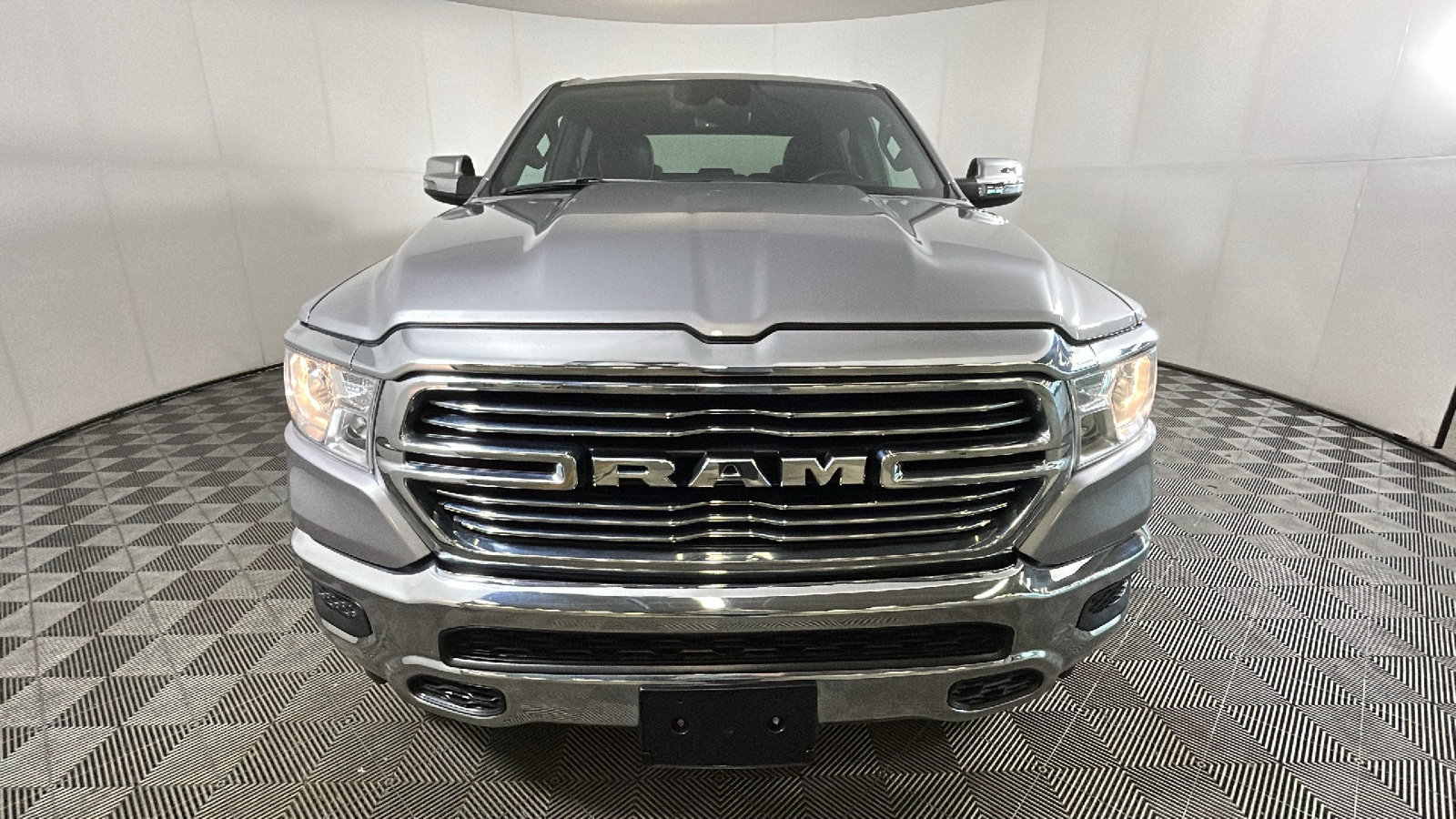 Used 2024 RAM 1500 Laramie AWD/4WD image 9