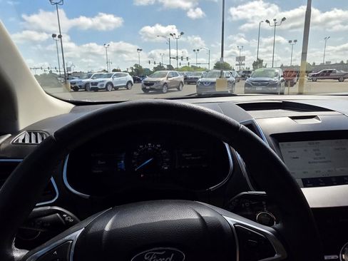 Used 2020 Ford Edge Titanium w/ Equipment Group 301A FWD image 30