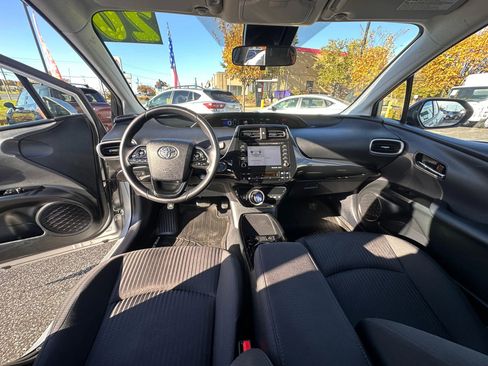 Used 2020 Toyota Prius Prime LE image 12