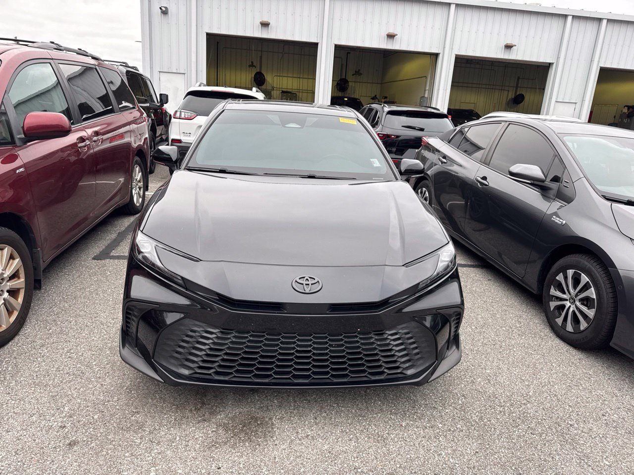 Used 2025 Toyota Camry SE w/ Multimedia Upgrade Package FWD image 2