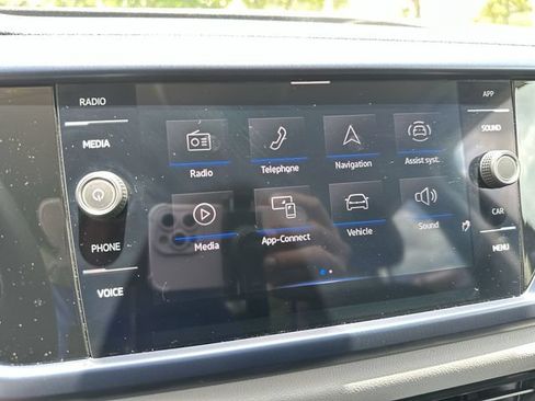 Used 2023 Volkswagen Taos SE w/ Black Wheel Package FWD image 18