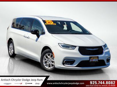 Certified 2025 Chrysler Pacifica Select