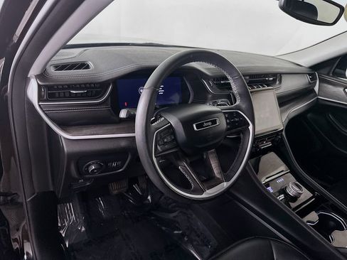 Certified 2023 Jeep Grand Cherokee L Limited AWD/4WD image 17