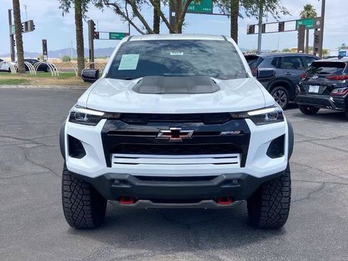 Used 2025 Chevrolet Colorado ZR2 w/ Technology Package AWD/4WD image 3
