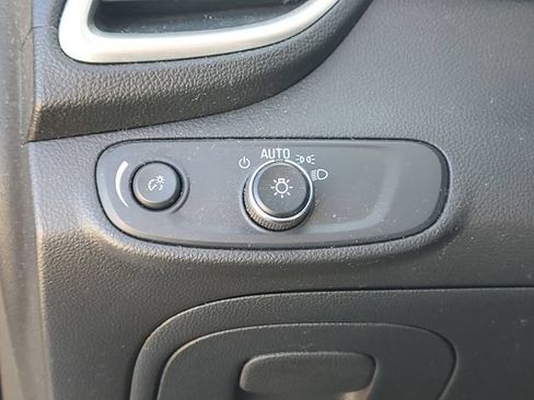 Used 2019 Chevrolet Trax LT w/ LT Convenience Package FWD image 15