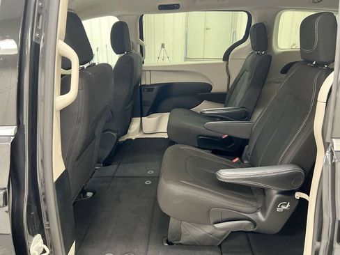 Used 2023 Chrysler Voyager LX FWD image 22