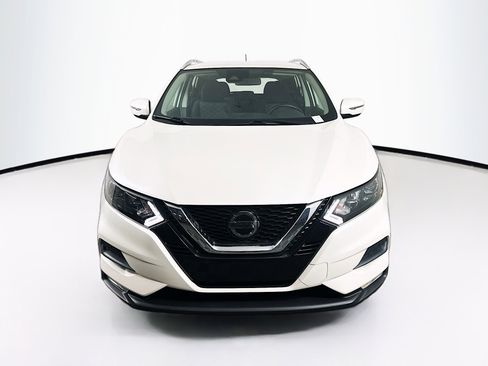 Used 2022 Nissan Rogue Sport SV image 2