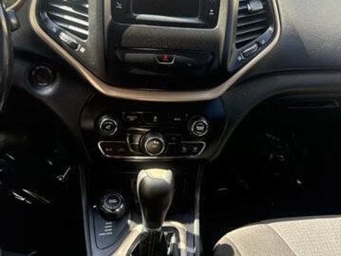 Used 2015 Jeep Cherokee Latitude AWD/4WD image 14