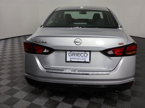 Used 2023 Nissan Altima 2.5 SR w/ SR Premium Package image 7