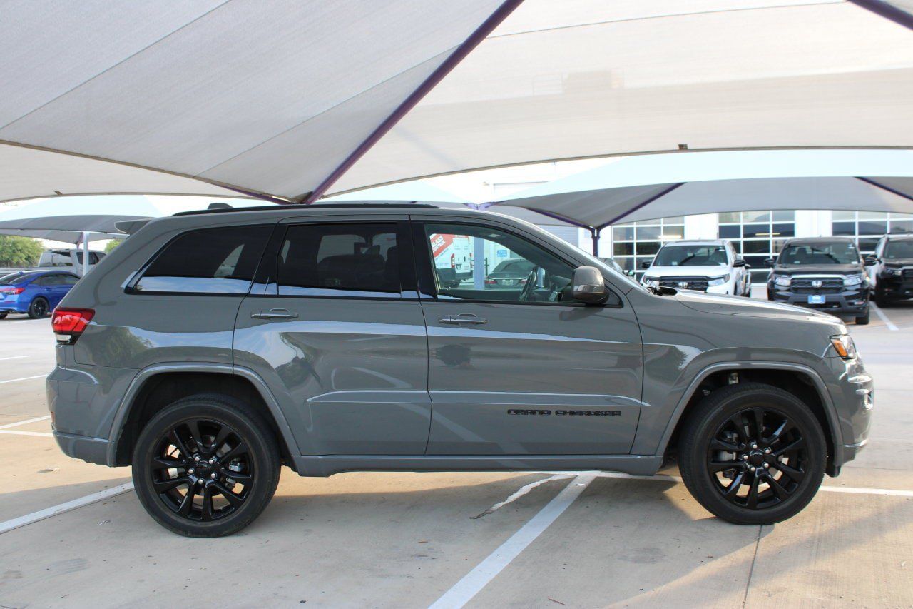 Used 2020 Jeep Grand Cherokee Altitude AWD/4WD image 7