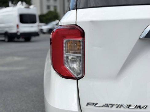 Used 2020 Ford Explorer Platinum w/ Premium Technology Package AWD/4WD image 9