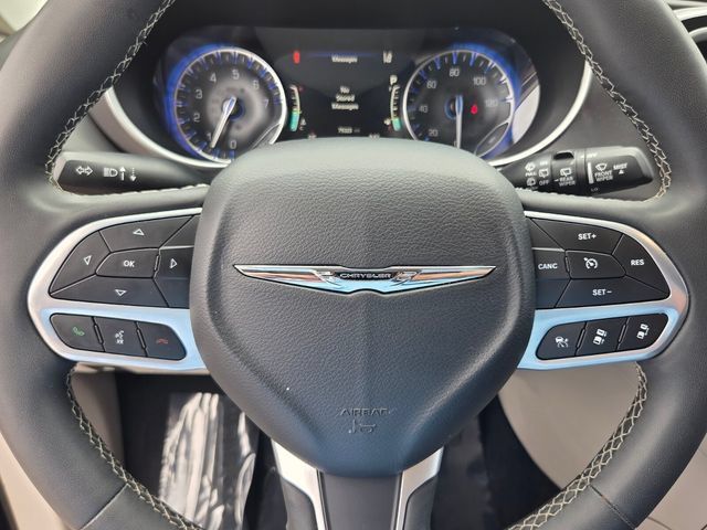 Used 2024 Chrysler Pacifica Touring-L FWD image 26