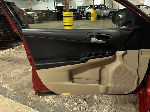 Used 2012 Toyota Camry LE image 28