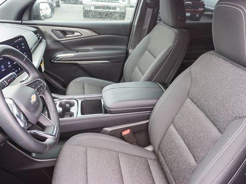 Used 2026 Chevrolet Traverse LT w/ Driver Confidence Package image 16