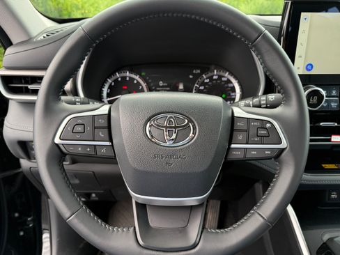 Certified 2026 Toyota Highlander XLE AWD/4WD image 30