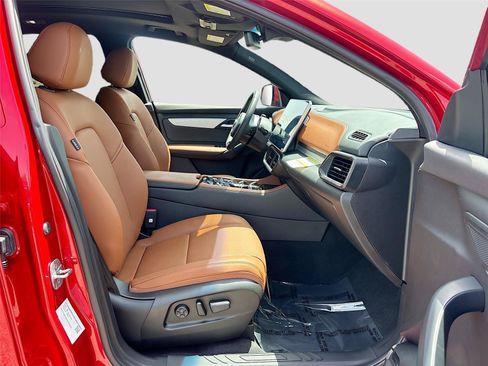 New 2025 VinFast VF 8 Plus AWD/4WD image 28