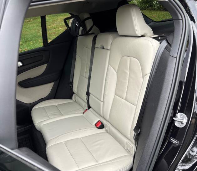 Used 2023 Volvo XC40 B5 Plus w/ Protection Package Premier AWD/4WD image 8