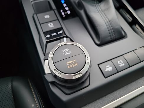 Used 2025 Toyota Tacoma Limited image 25