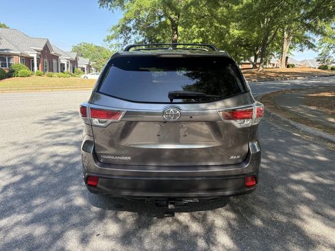 Used 2016 Toyota Highlander XLE FWD image 4