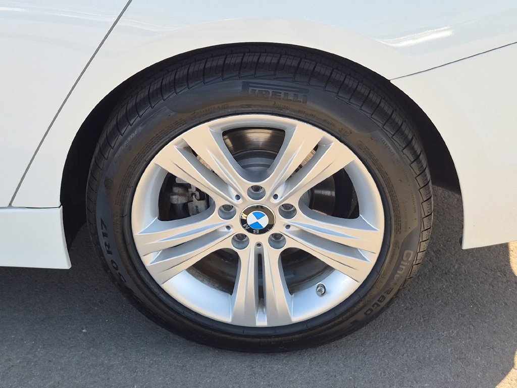 Used 2016 BMW 328i xDrive Sedan AWD/4WD image 32