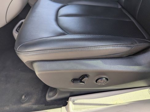 Used 2024 Chrysler Pacifica Touring-L image 28