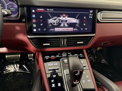 Certified 2023 Porsche Cayenne GTS AWD/4WD image 30