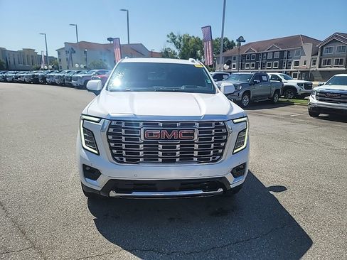 Used 2025 GMC Yukon Denali RWD image 2