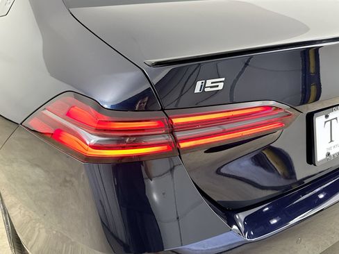 New 2026 BMW i5 eDrive40 w/ M Sport Package AWD/4WD image 12
