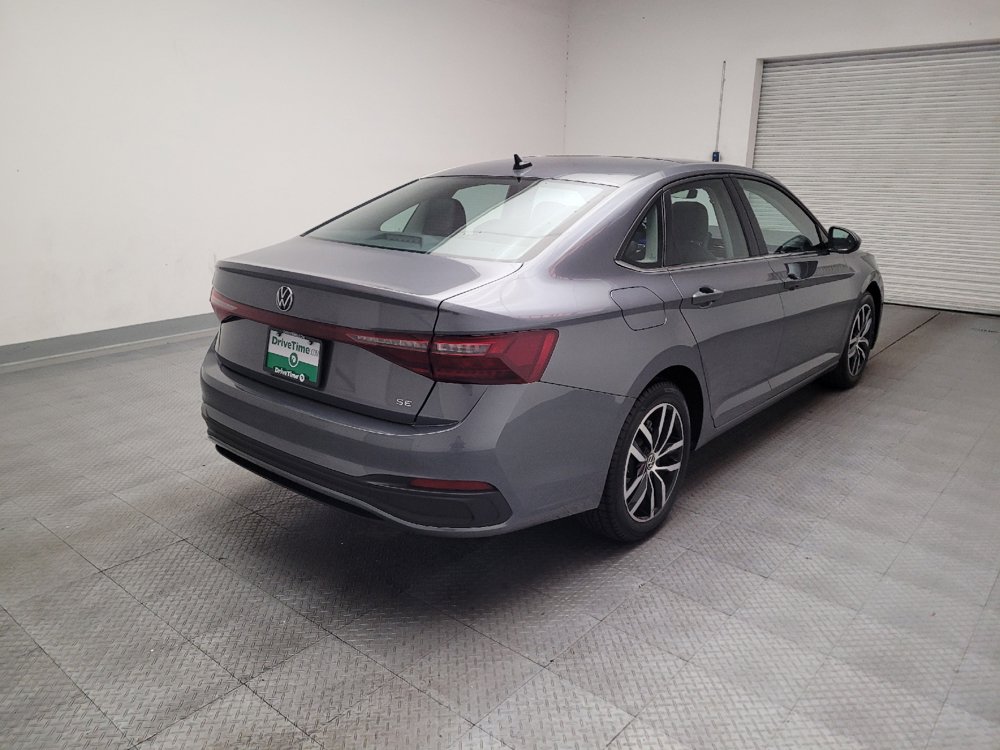 Used 2025 Volkswagen Jetta SE FWD image 9