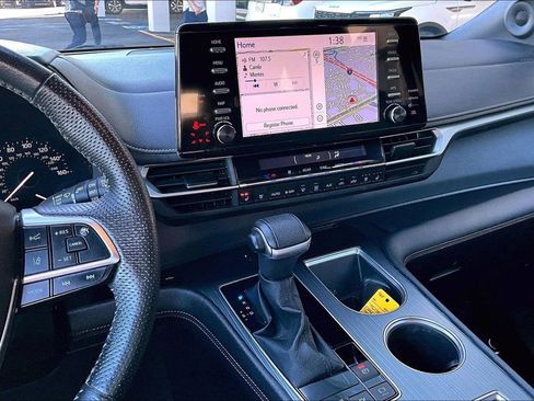 Used 2023 Toyota Sienna XSE image 9