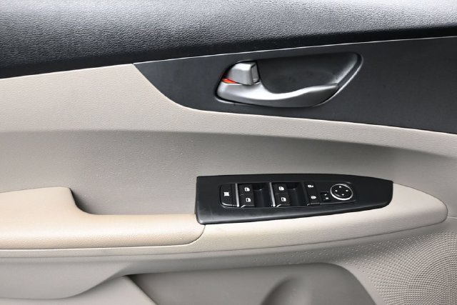 Used 2019 Kia Forte LXS FWD image 7