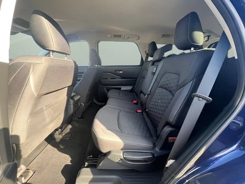 Used 2022 Nissan Pathfinder SV FWD image 19