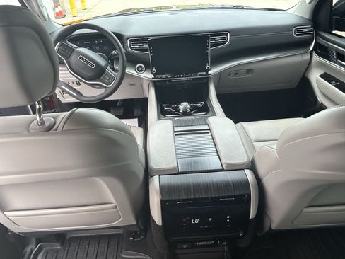 Used 2023 Jeep Wagoneer Series II w/ Premium Group I AWD/4WD image 21