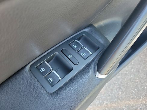 Used 2016 Volkswagen Passat 1.8T SE w/ Lighting Package image 20