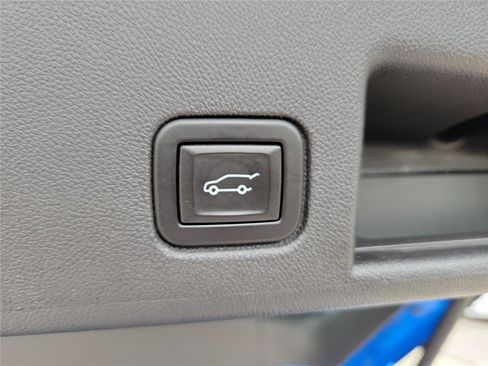 Used 2024 Chevrolet Equinox LT w/ LPO, Floor Liner Package FWD image 11