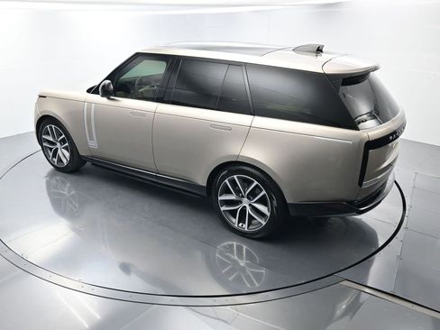 Used 2025 Land Rover Range Rover Autobiography image 33
