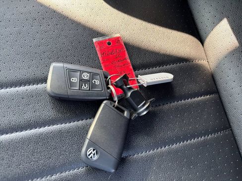 Used 2022 Volkswagen Tiguan SE R-Line FWD image 36