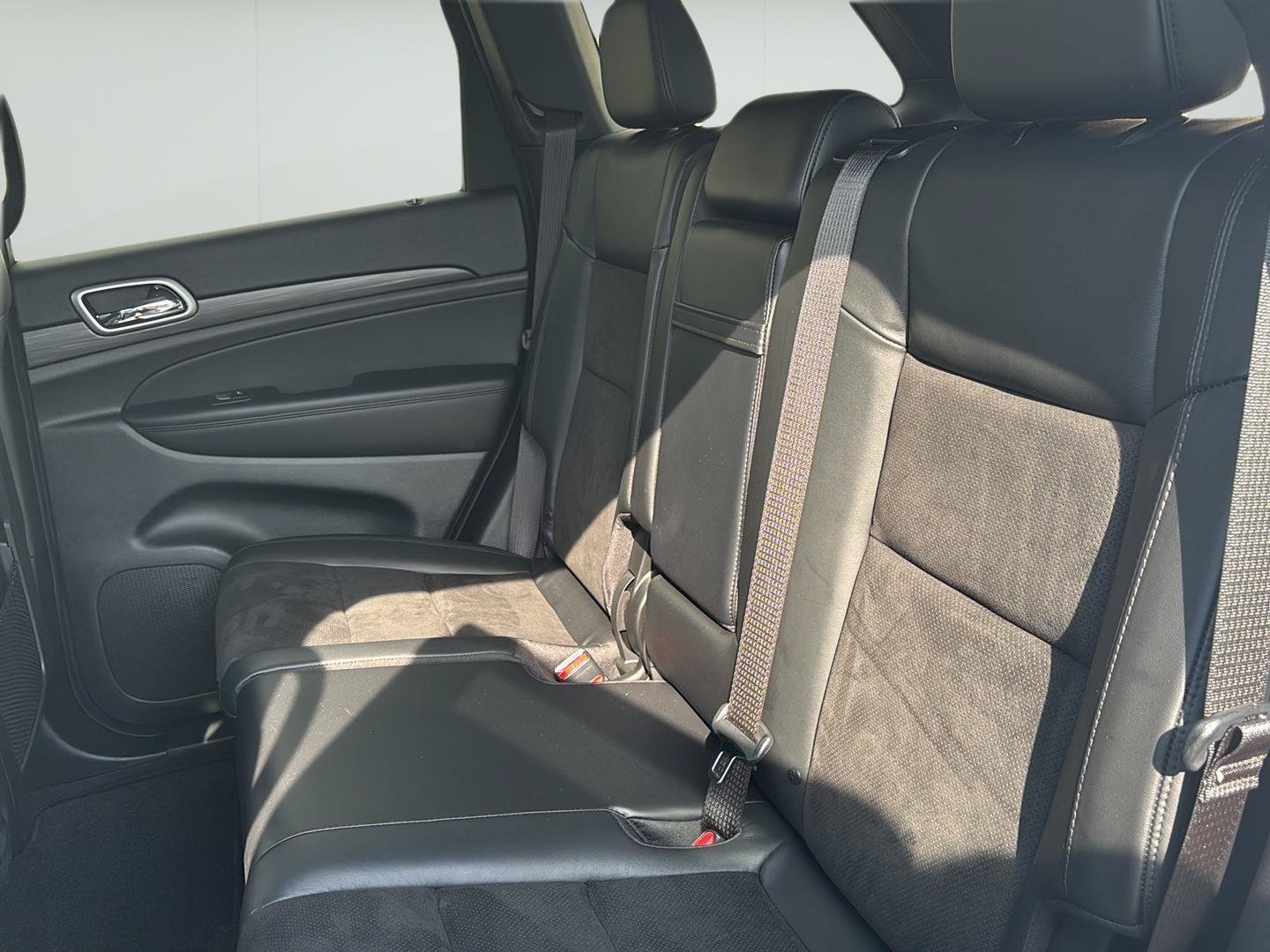 Used 2022 Jeep Grand Cherokee Laredo X AWD/4WD image 28