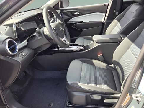New 2026 Chevrolet Trax LT w/ Sunroof Package FWD image 10