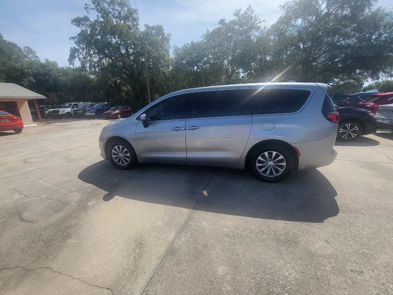 Used 2017 Chrysler Pacifica Touring w/ Tire & Wheel Group FWD image 50