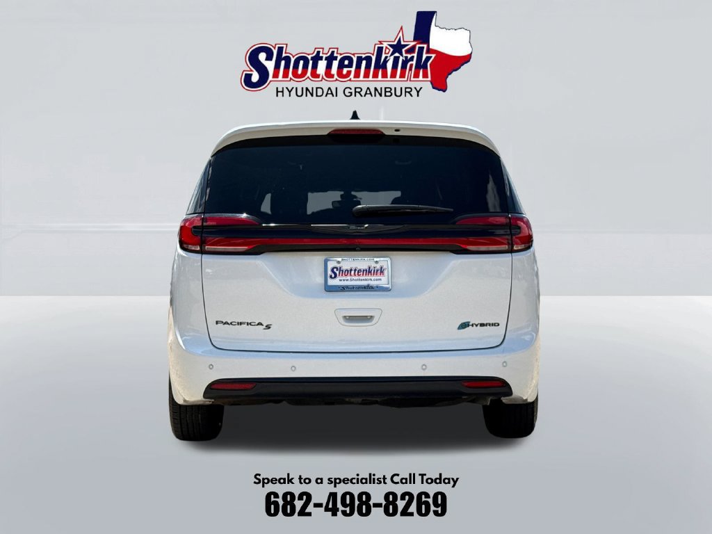 Used 2024 Chrysler Pacifica Limited FWD image 7