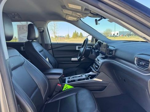 Certified 2023 Ford Explorer XLT w/ Equipment Group 202A AWD/4WD image 25