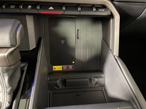Certified 2025 Toyota Tundra Limited AWD/4WD image 30