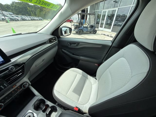 Used 2025 Ford Escape Active w/ Cold Weather Package AWD/4WD image 21